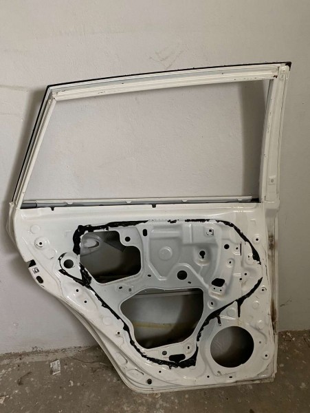 Toyota Yaris Sol Arka Kapı Orjinal CP HP (3A)