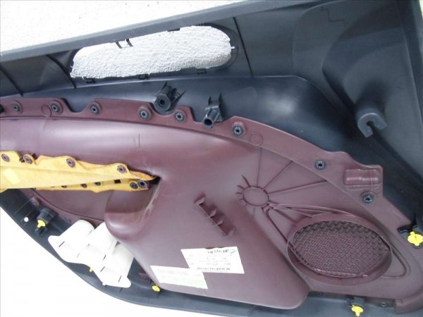 Ford Fiesta Ön Sağ Kapı Döşemesi Bordo 8A61-A23942-RH1E3N CP